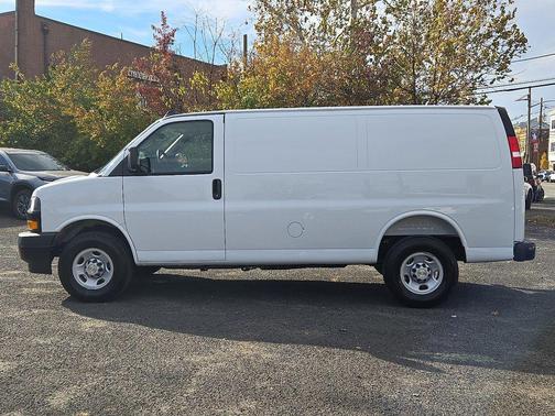 2025 Chevrolet Express 2500 RWD 2500 Regular Wheelbase WT