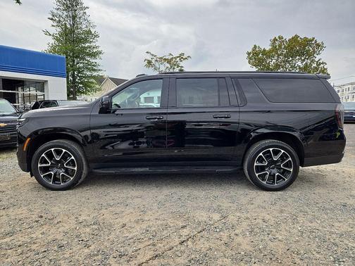2025 Chevrolet Suburban RST