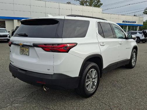Summit White 2023 Chevrolet Traverse LT Cloth