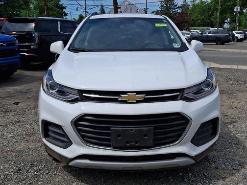 Summit White 2022 Chevrolet Trax LT