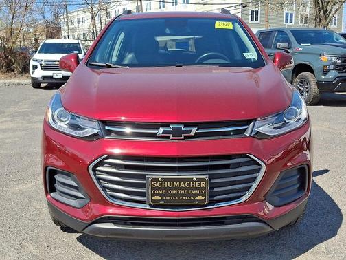 Crimson Metallic 2022 Chevrolet Trax LT