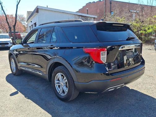 Agate Black Metallic 2021 Ford Explorer XLT