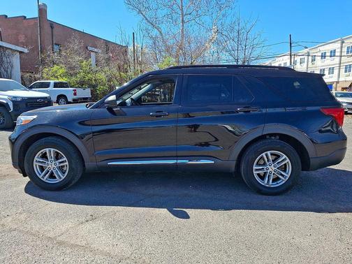Agate Black Metallic 2021 Ford Explorer XLT