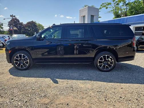 2023 Chevrolet Suburban RST