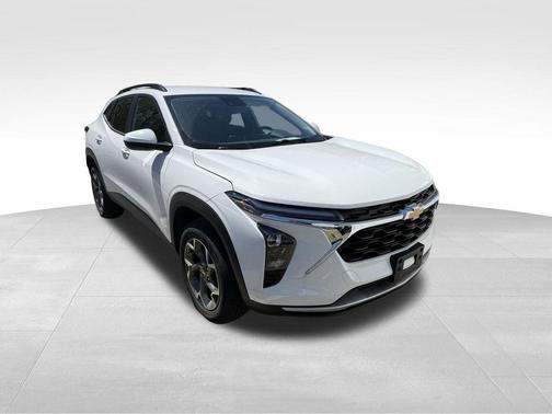 Summit White 2024 Chevrolet Trax LT