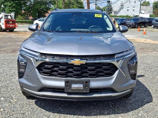 Sterling Gray Metallic 2025 Chevrolet Trax LT