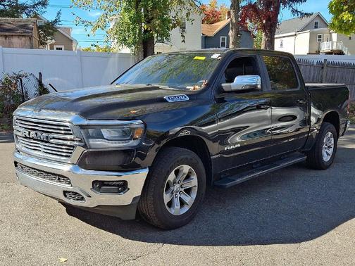 Diamond Black Crystal Pearlcoat 2024 RAM 1500 Laramie