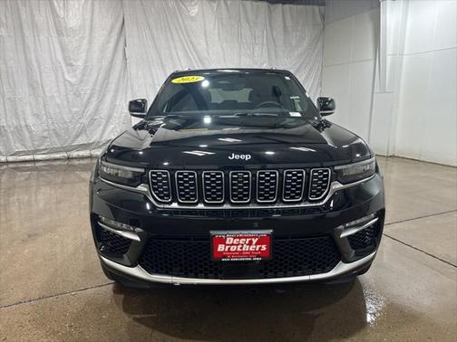 2023 Jeep Grand Cherokee Summit