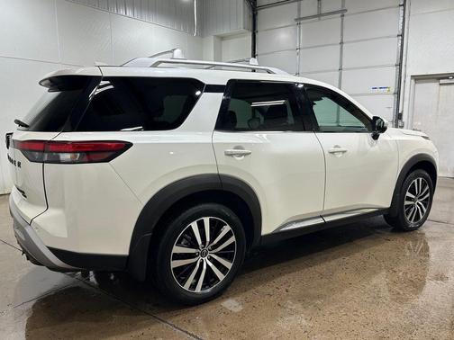 2023 Nissan Pathfinder Platinum 4WD