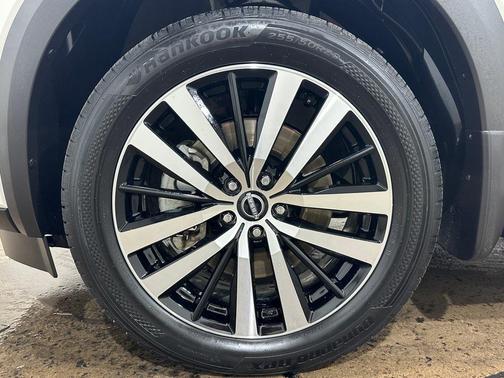2023 Nissan Pathfinder Platinum 4WD