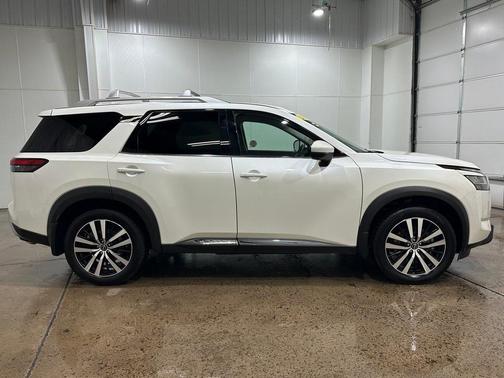2023 Nissan Pathfinder Platinum 4WD