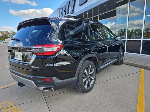 2025 Honda Pilot Touring 8-Passenger
