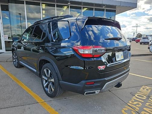 2025 Honda Pilot Touring 8-Passenger