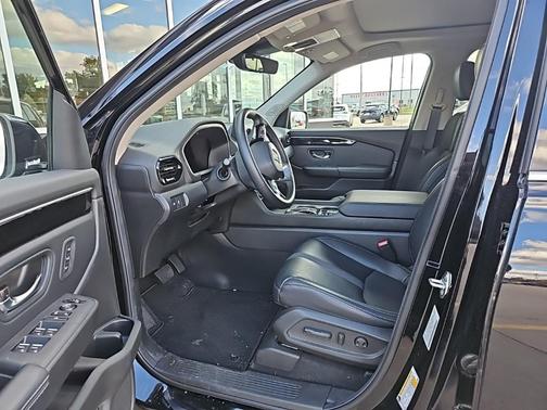 2025 Honda Pilot Touring 8-Passenger