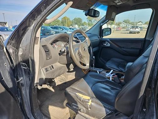 2005 Nissan Pathfinder LE