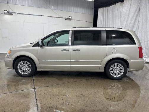 2013 Chrysler Town & Country Limited