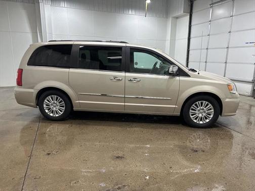 2013 Chrysler Town & Country Limited