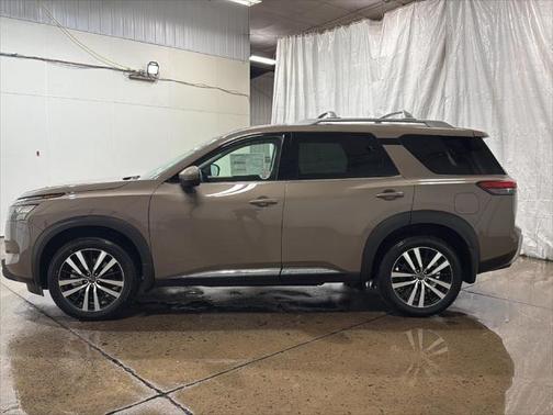 2025 Nissan Pathfinder Platinum 4WD