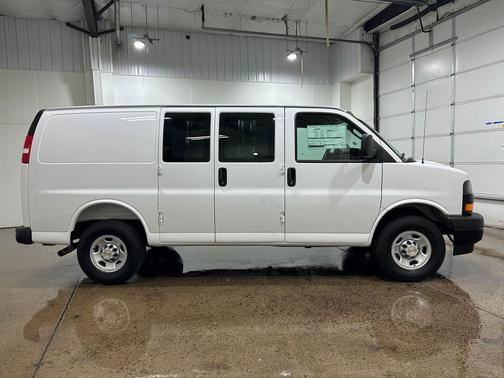 2025 Chevrolet Express 3500 RWD 3500 Regular Wheelbase WT