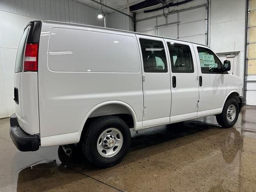 2025 Chevrolet Express 3500 RWD 3500 Regular Wheelbase WT