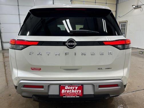 2023 Nissan Pathfinder SL 4WD