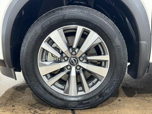 2023 Nissan Pathfinder SL 4WD