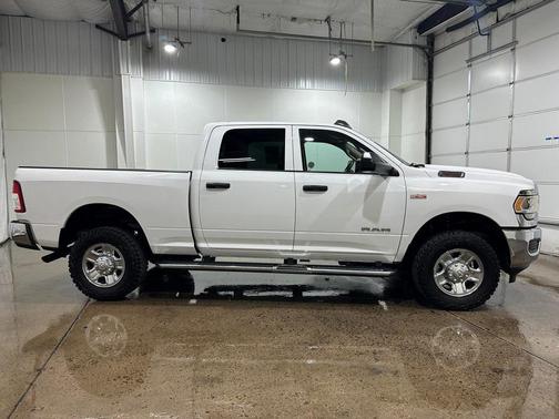 2020 RAM 2500 Tradesman Crew Cab 4X4 6'4' Box