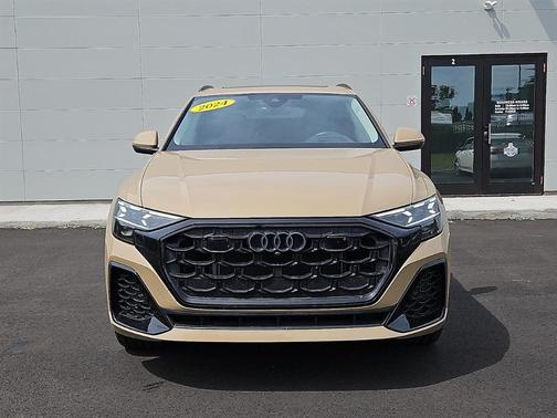 Sakhir Gold Metallic 2024 Audi Q8 55 Premium