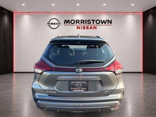 Gun Metallic 2024 Nissan Kicks SR