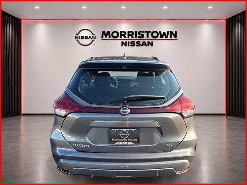 Gun Metallic 2024 Nissan Kicks SR