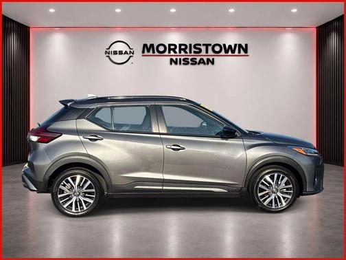 Gun Metallic 2024 Nissan Kicks SR