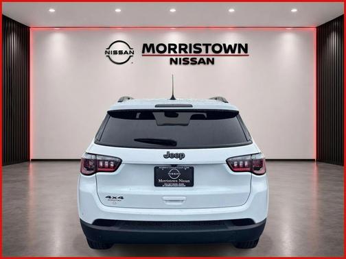 Bright White Clearcoat 2025 Jeep Compass Latitude