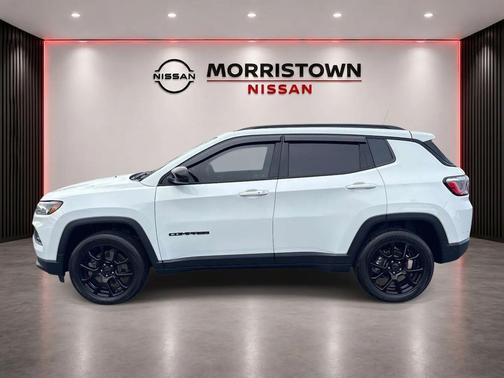 Bright White Clearcoat 2025 Jeep Compass Latitude