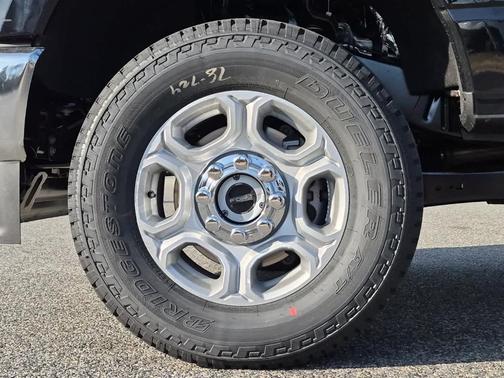 Agate Black Metallic 2026 Ford F-350 XLT
