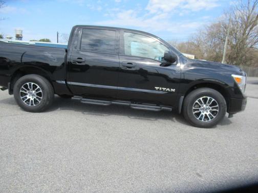 Black 2023 Nissan Titan SV
