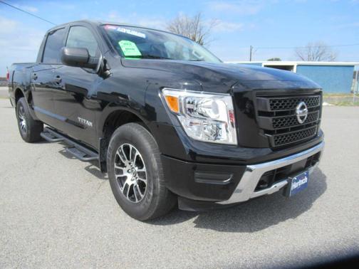 Black 2023 Nissan Titan SV