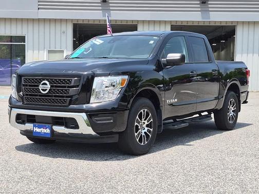 Black 2023 Nissan Titan SV