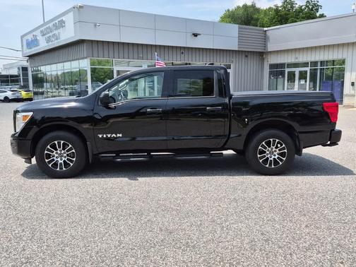 Black 2023 Nissan Titan SV