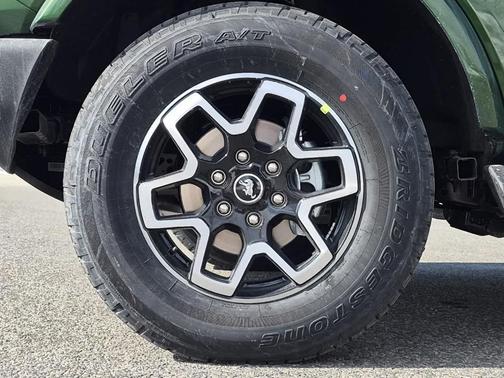 Eruption Green Metallic 2025 Ford Bronco Outer Banks