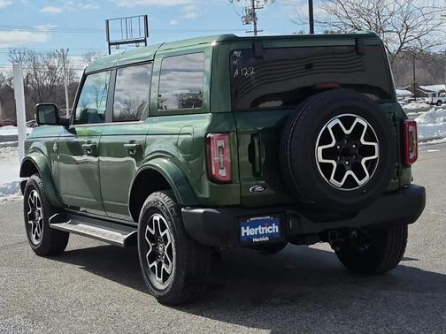 Eruption Green Metallic 2025 Ford Bronco Outer Banks
