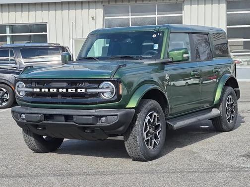 Eruption Green Metallic 2025 Ford Bronco Outer Banks