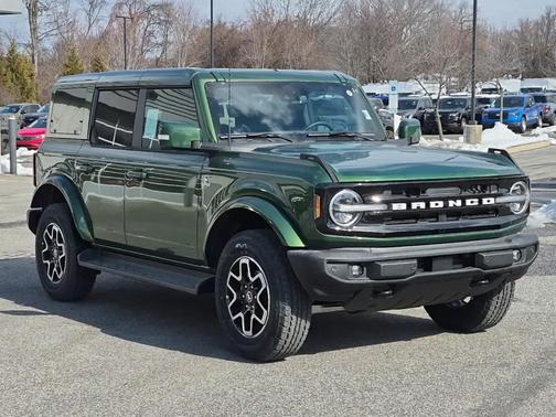 Eruption Green Metallic 2025 Ford Bronco Outer Banks