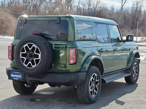Eruption Green Metallic 2025 Ford Bronco Outer Banks