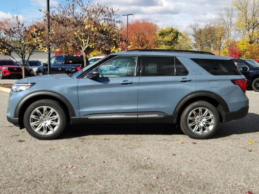 2025 Ford Explorer Active