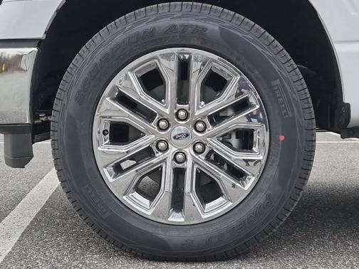 Oxford White 2026 Ford F-150 XLT