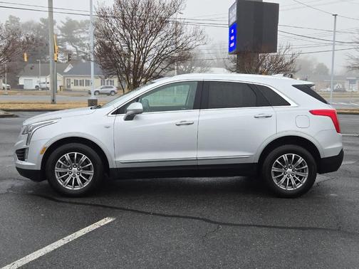 Radiant Silver Metallic 2017 Cadillac XT5 Luxury