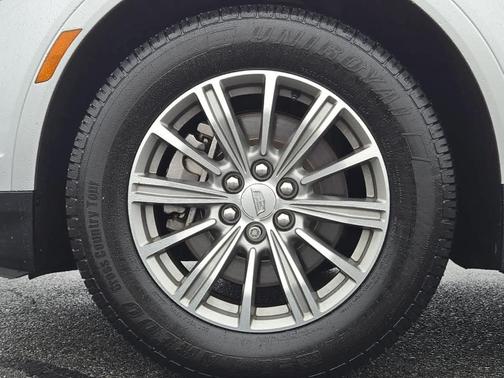 Radiant Silver Metallic 2017 Cadillac XT5 Luxury