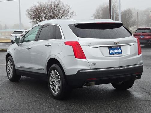 Radiant Silver Metallic 2017 Cadillac XT5 Luxury