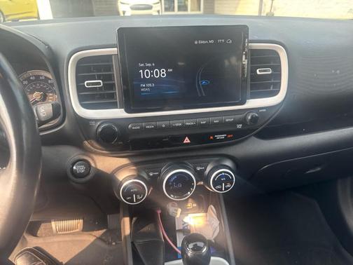 2022 Hyundai VENUE Limited