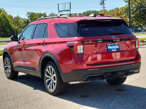 2025 Ford Explorer ST-Line